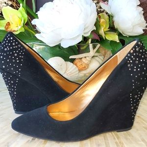 BCBGENERATION BLACK KID SUEDE WEDGE PUMPS, SIZE 7.5B